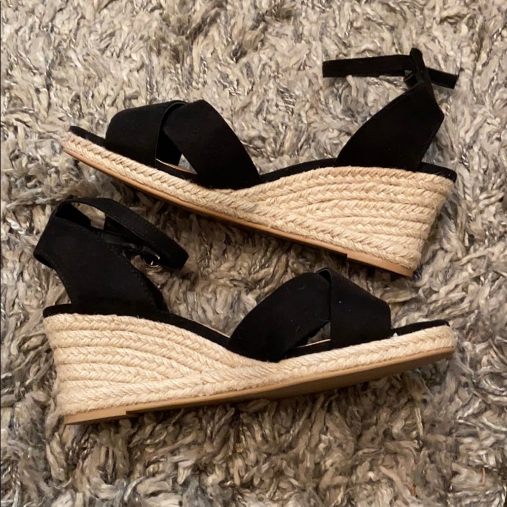 Black Wedges